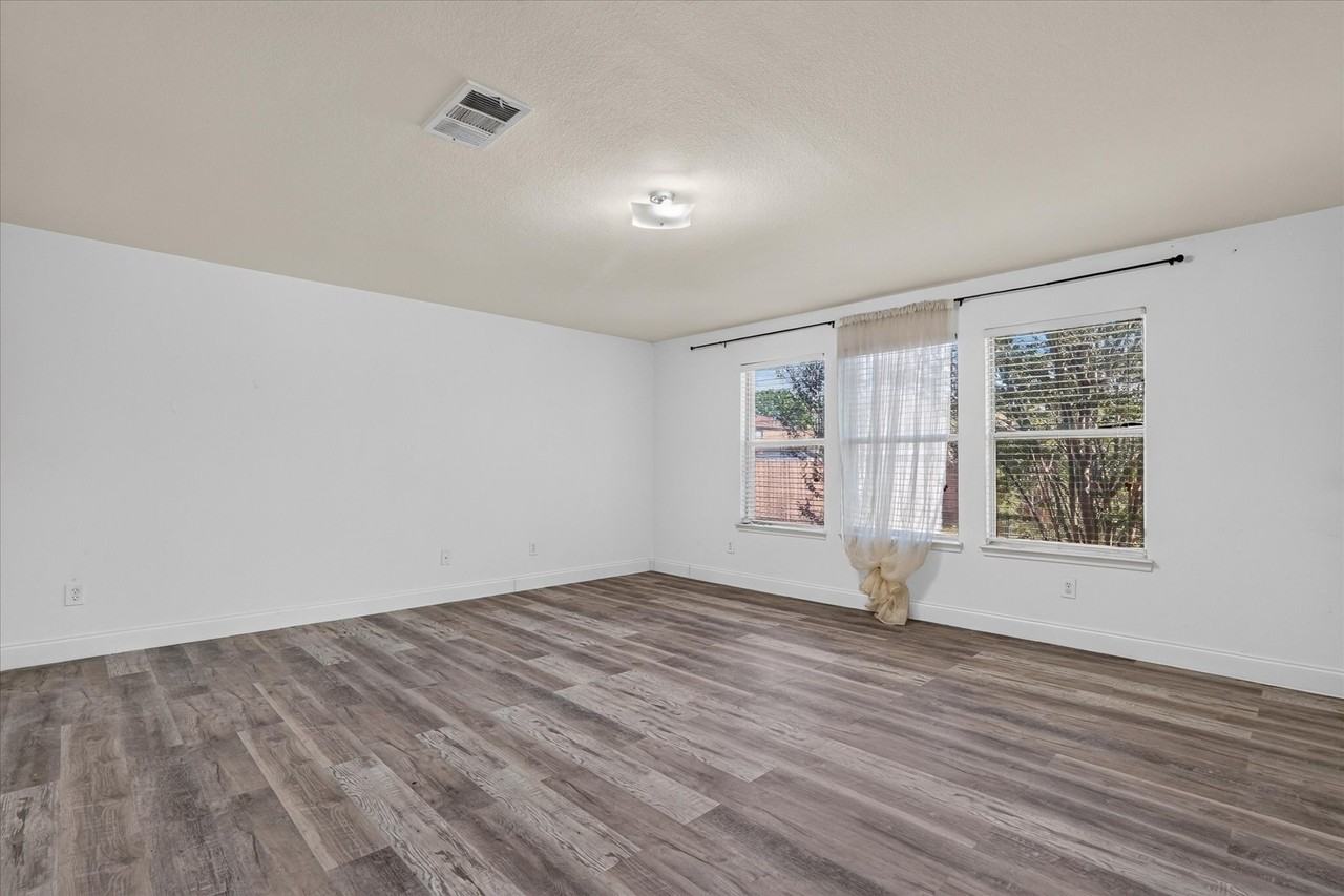 2112 Aster Trl - Photo 6 of 14