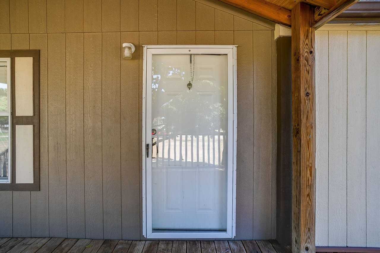 557 Surrey Ln - Photo 2 of 20