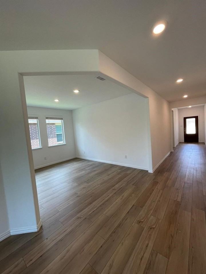502 Poplar St - Photo 4 of 13