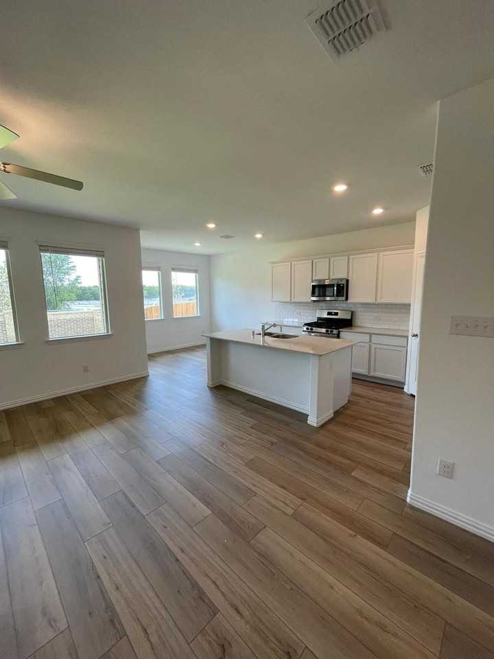 502 Poplar St - Photo 7 of 13
