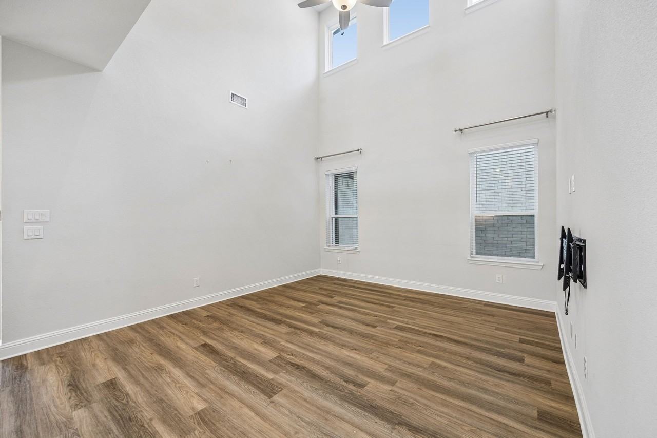 11476 Chartwell Ct - Photo 4 of 27