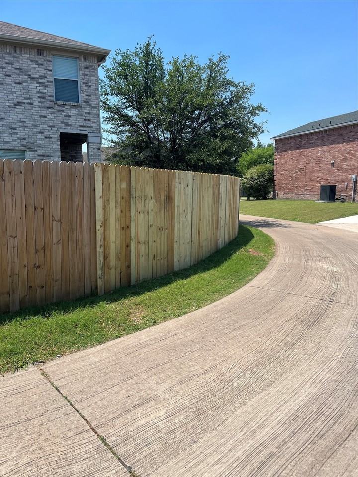 734 Fleming St - Photo 2 of 12