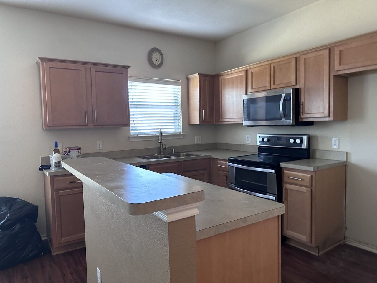 734 Fleming St - Photo 4 of 12