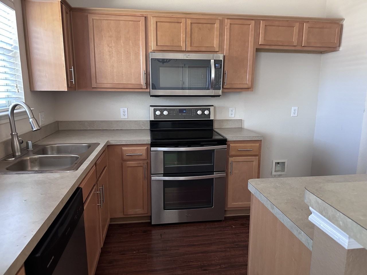 734 Fleming St - Photo 5 of 12