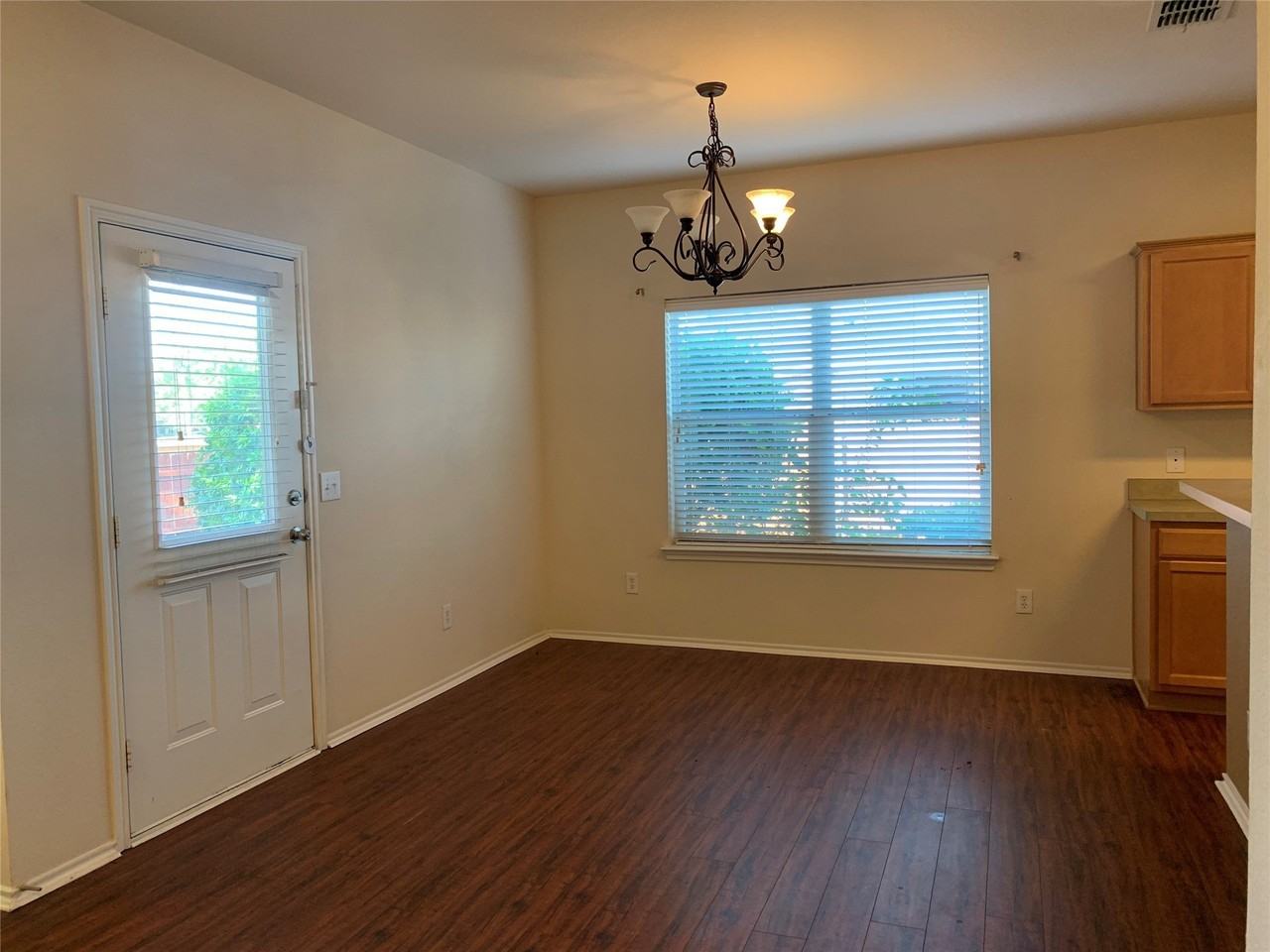 734 Fleming St - Photo 7 of 12