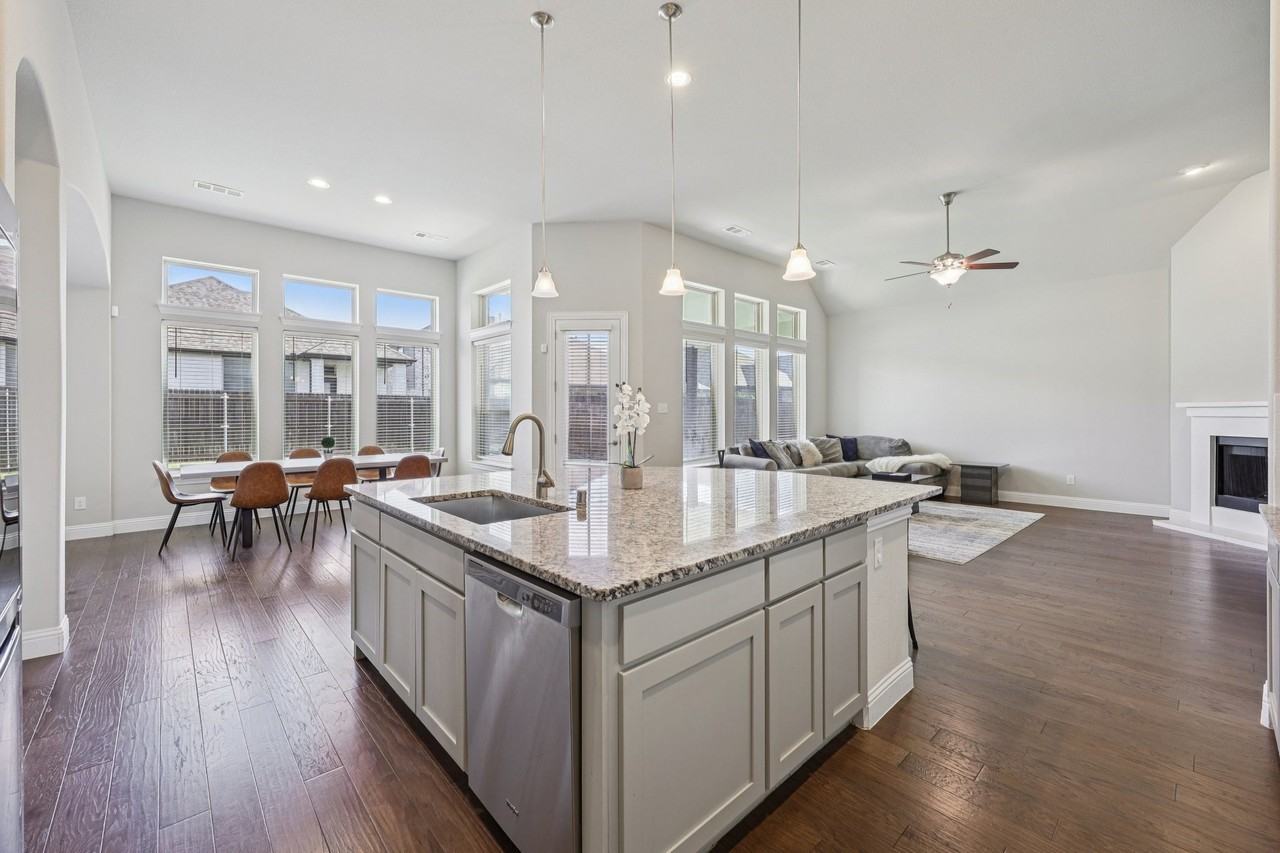 1656 Pegasus Dr - Photo 2 of 29