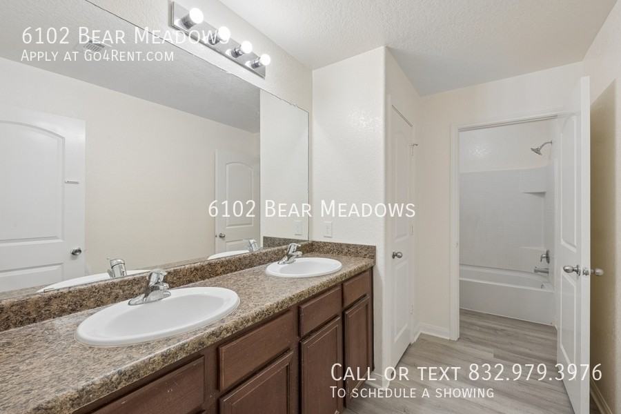 6102 Bear Mdw - Photo 7 of 28