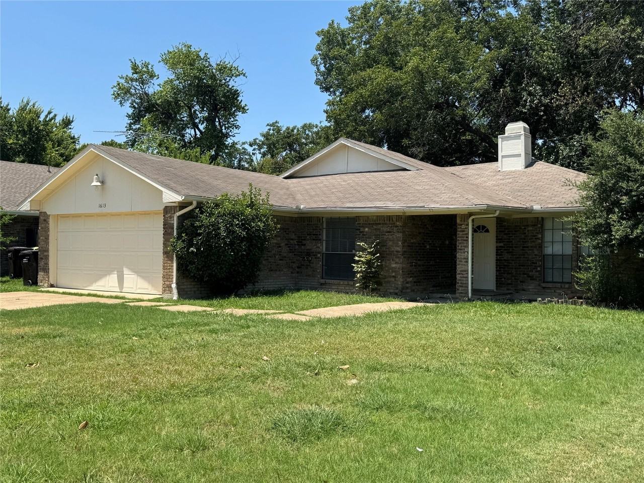 1613 Jasmine Ln - Photo 2 of 22