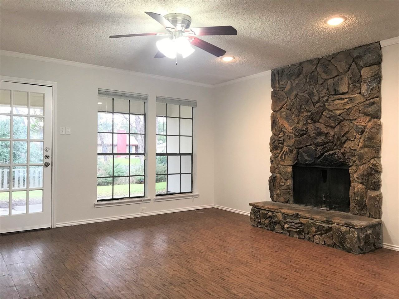 1613 Jasmine Ln - Photo 4 of 22