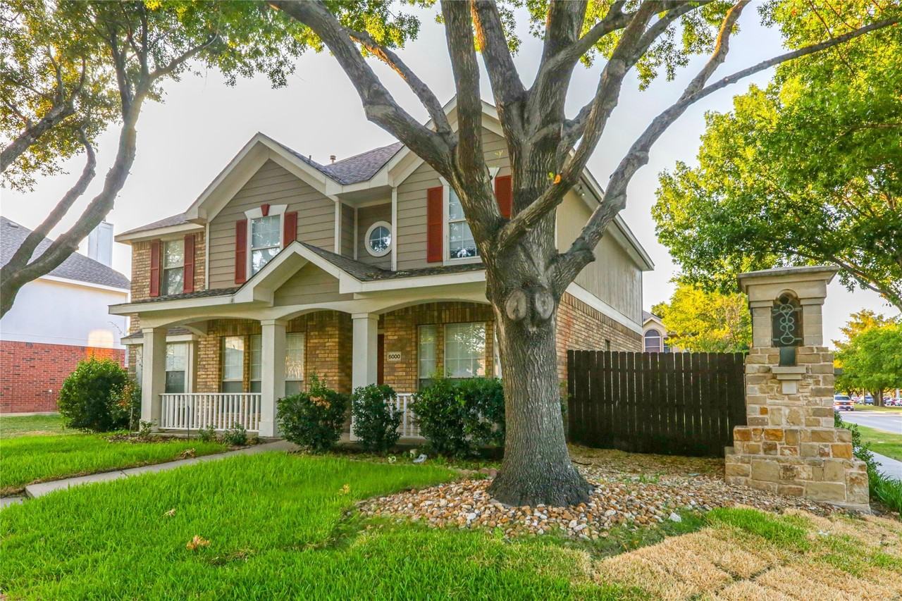 5000 Boxwood Ln - Photo 2 of 37