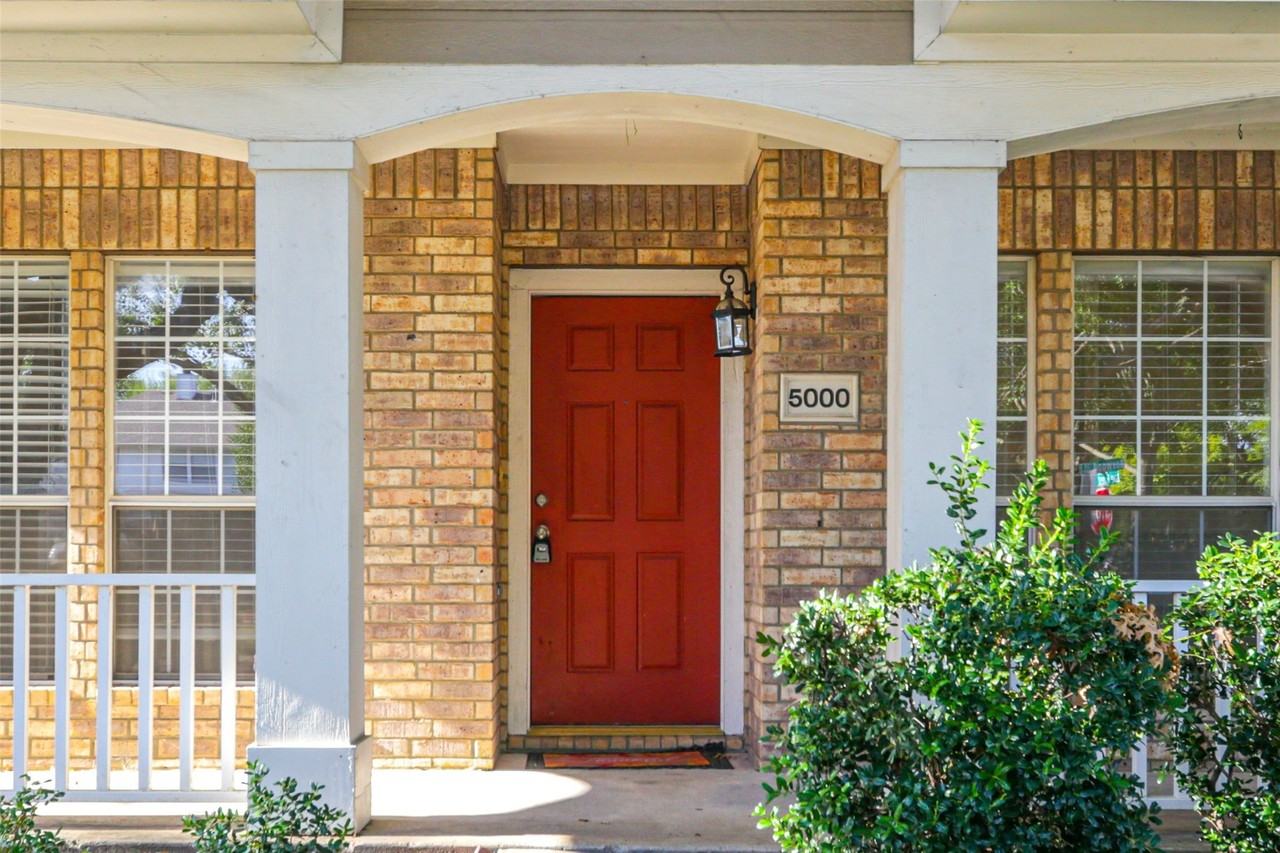 5000 Boxwood Ln - Photo 4 of 37