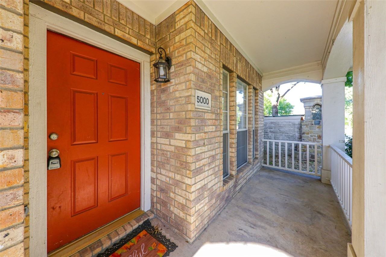 5000 Boxwood Ln - Photo 5 of 37