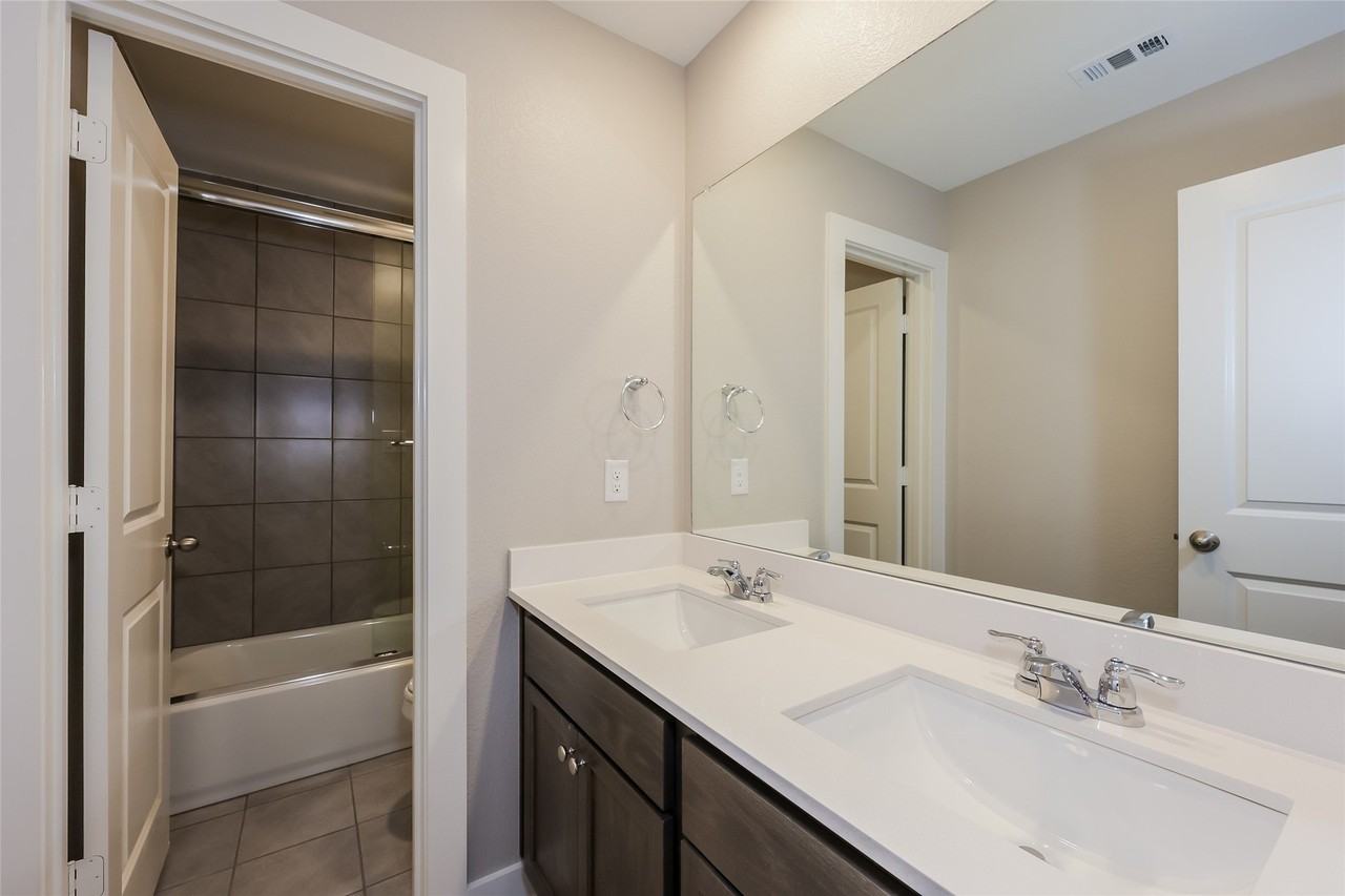 725 Painted Loon Dr - Photo 3 of 22