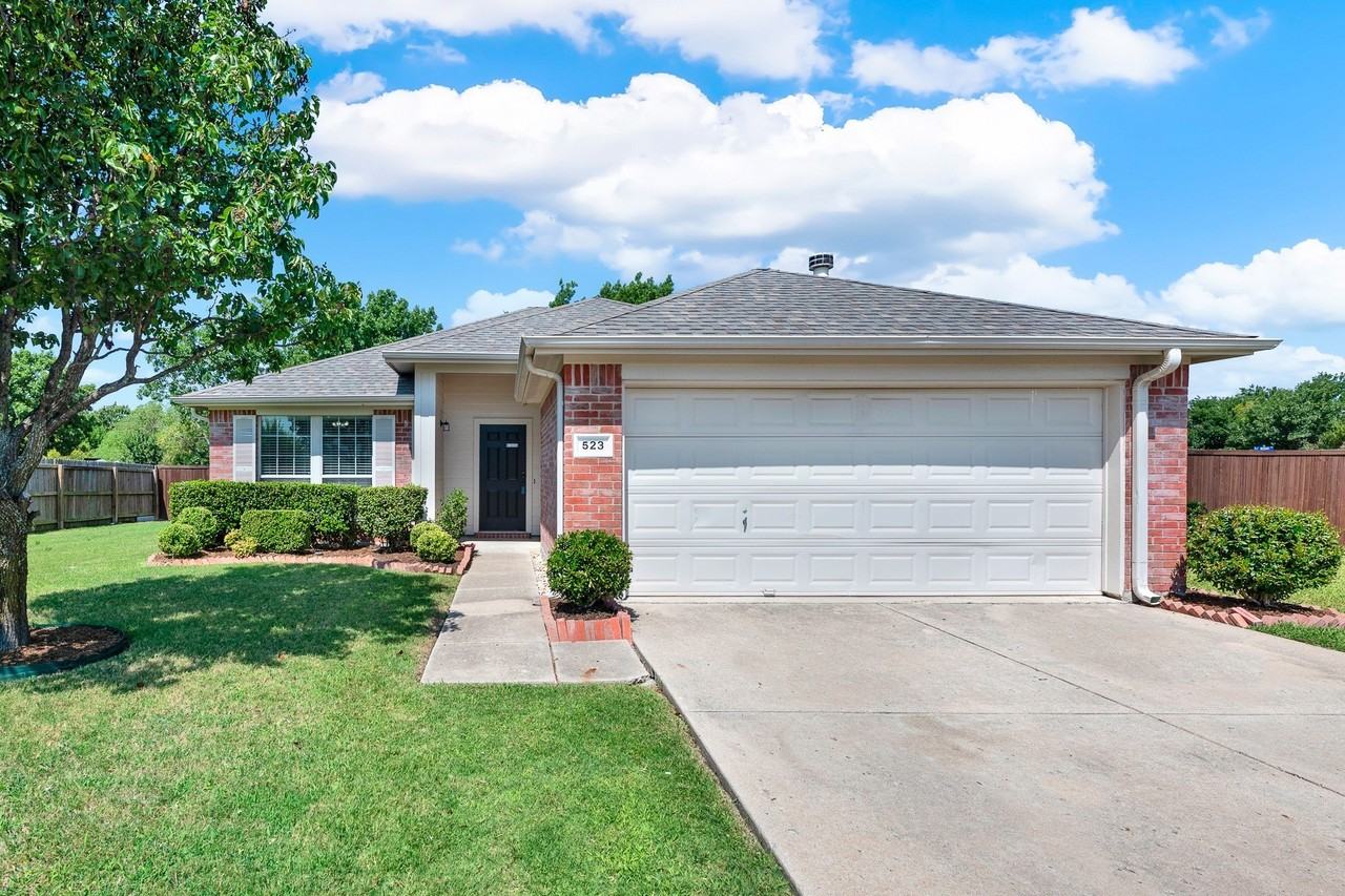 523 Robinwood Rd - Photo 2 of 33