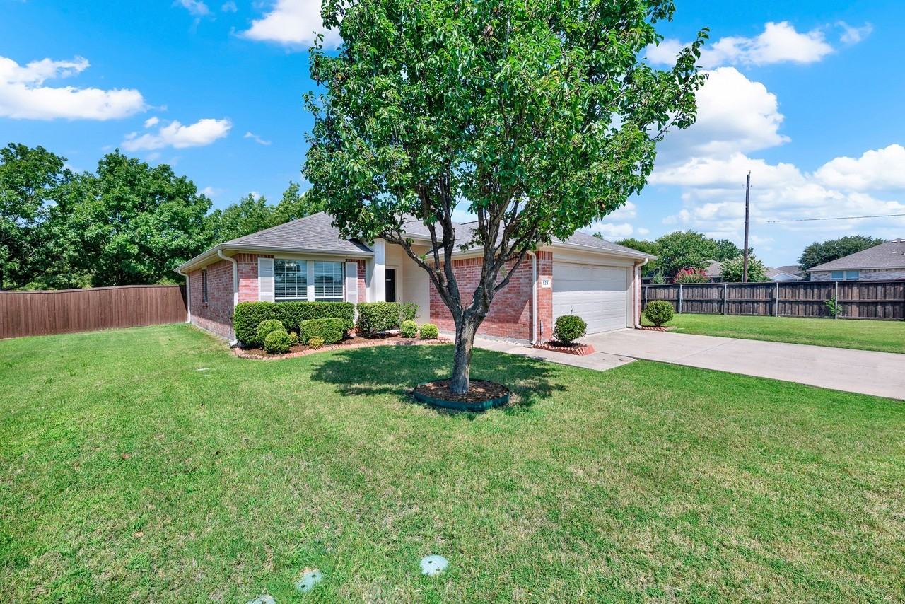 523 Robinwood Rd - Photo 3 of 33