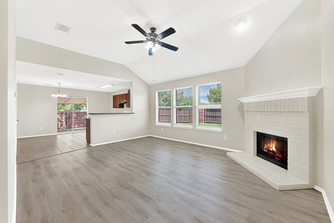 523 Robinwood Rd - Photo 5 of 33