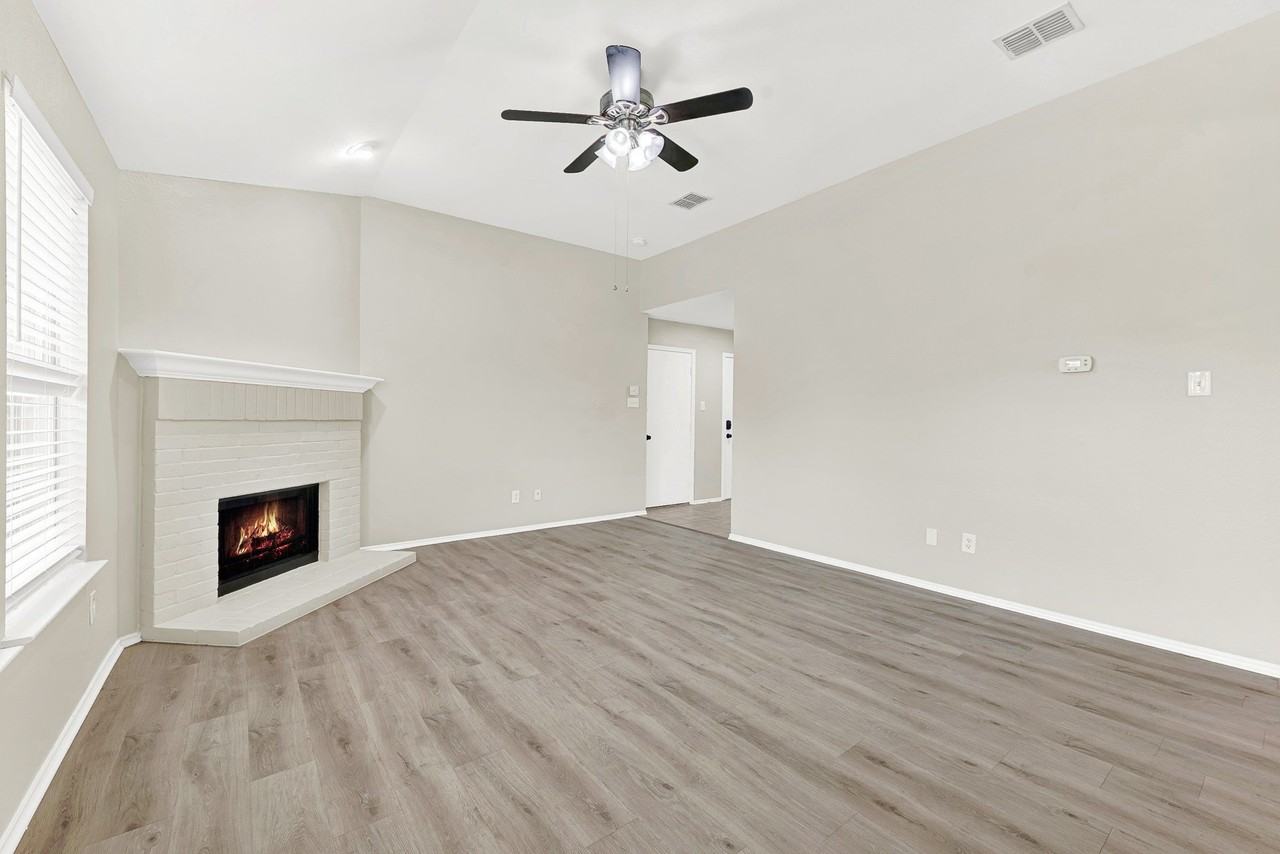523 Robinwood Rd - Photo 7 of 33