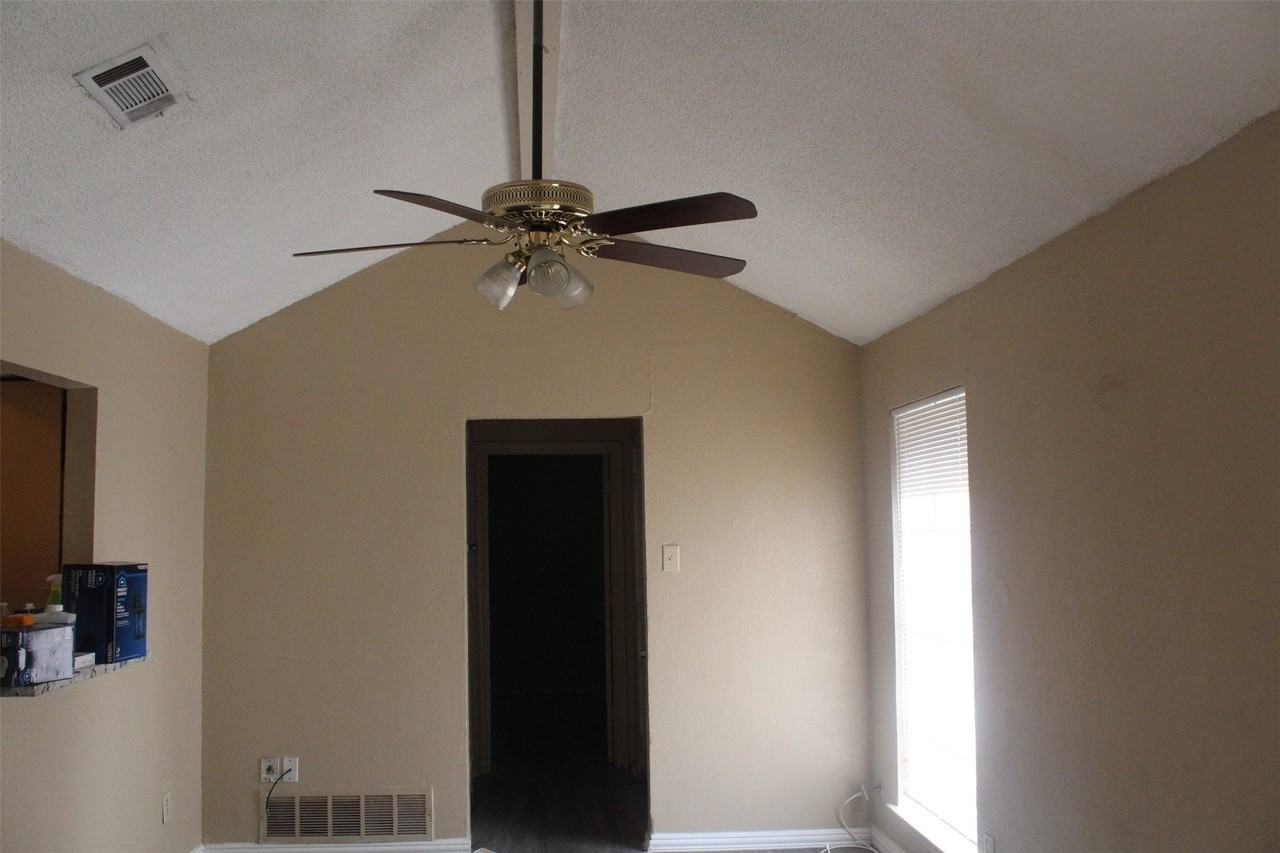 9022 Greenmound Ave - Photo 6 of 26