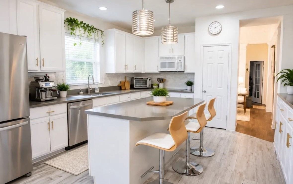 8241 Grayson Way - Photo 4 of 9