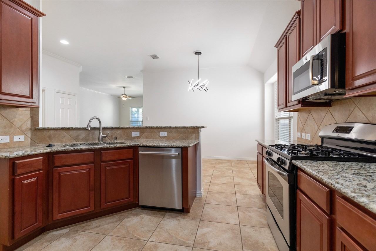 3464 Twin Pines Dr - Photo 2 of 25