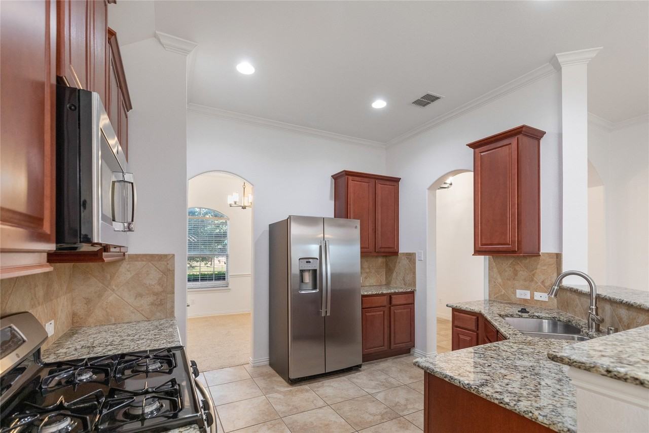 3464 Twin Pines Dr - Photo 4 of 25