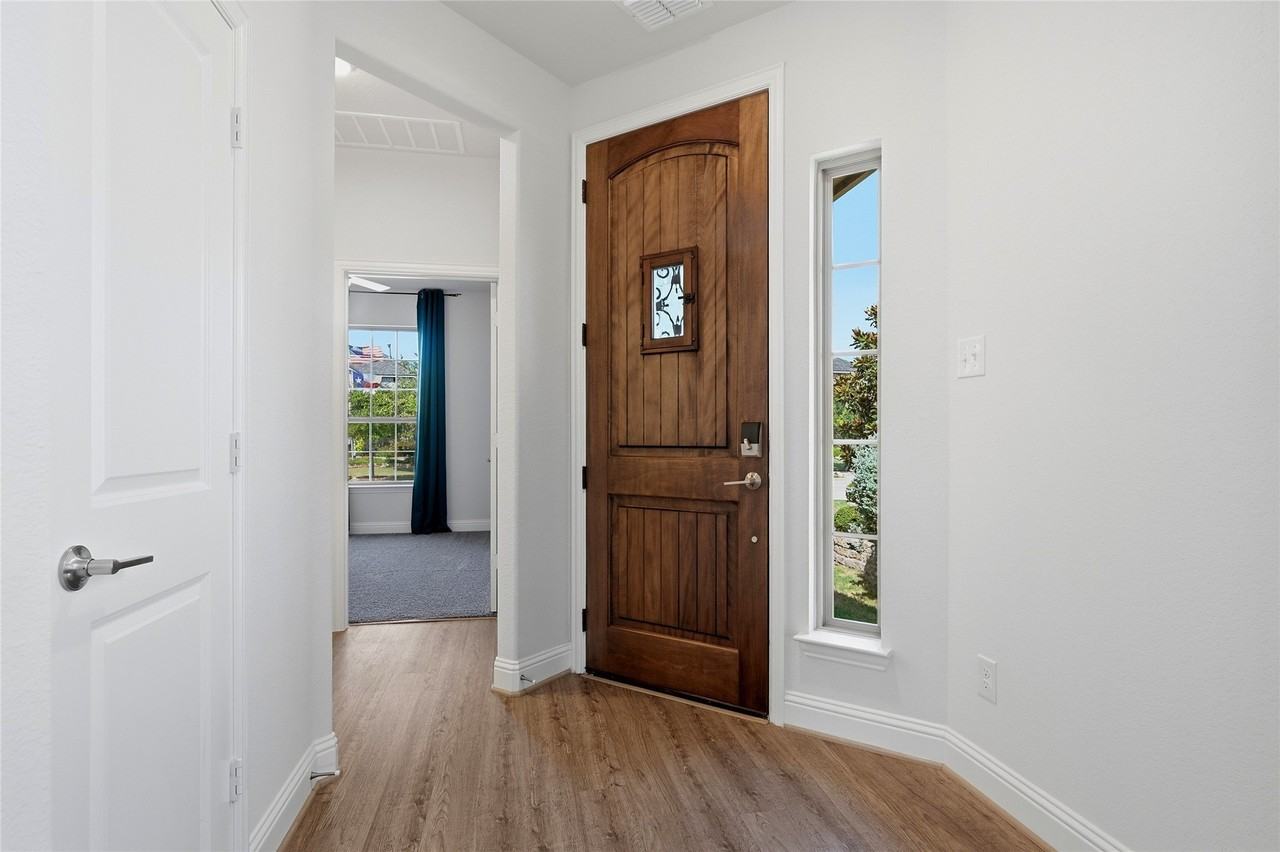 3016 Sunnyside Dr - Photo 3 of 28