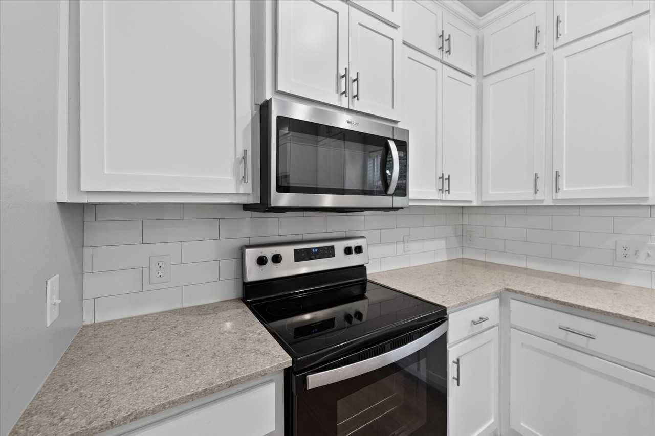 990 S 6th Ave #992 - Photo 7 of 30
