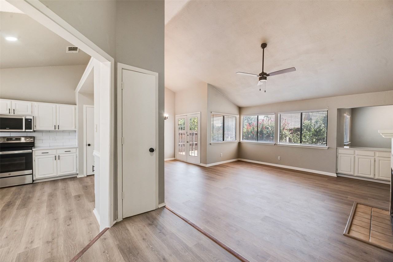 3305 Fairview Dr - Photo 4 of 17