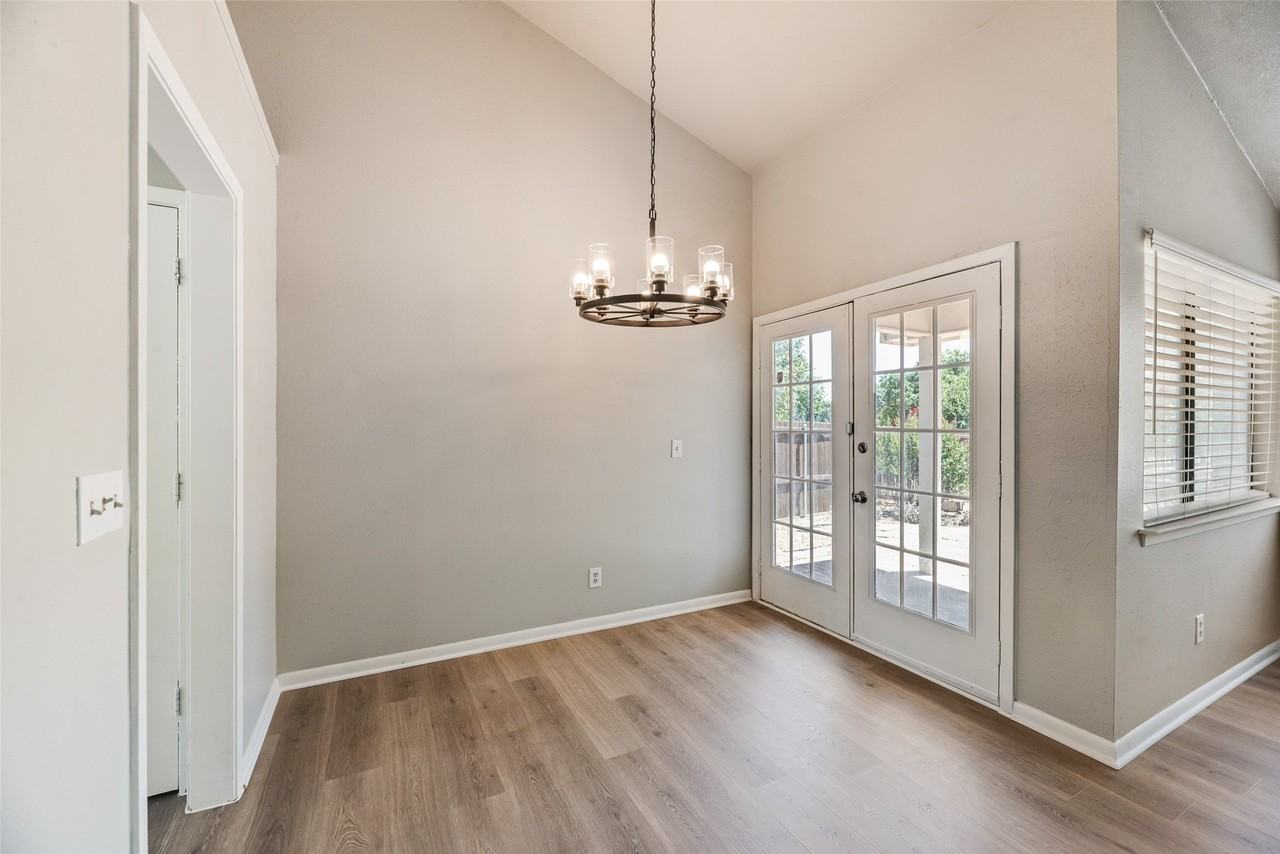 3305 Fairview Dr - Photo 5 of 17