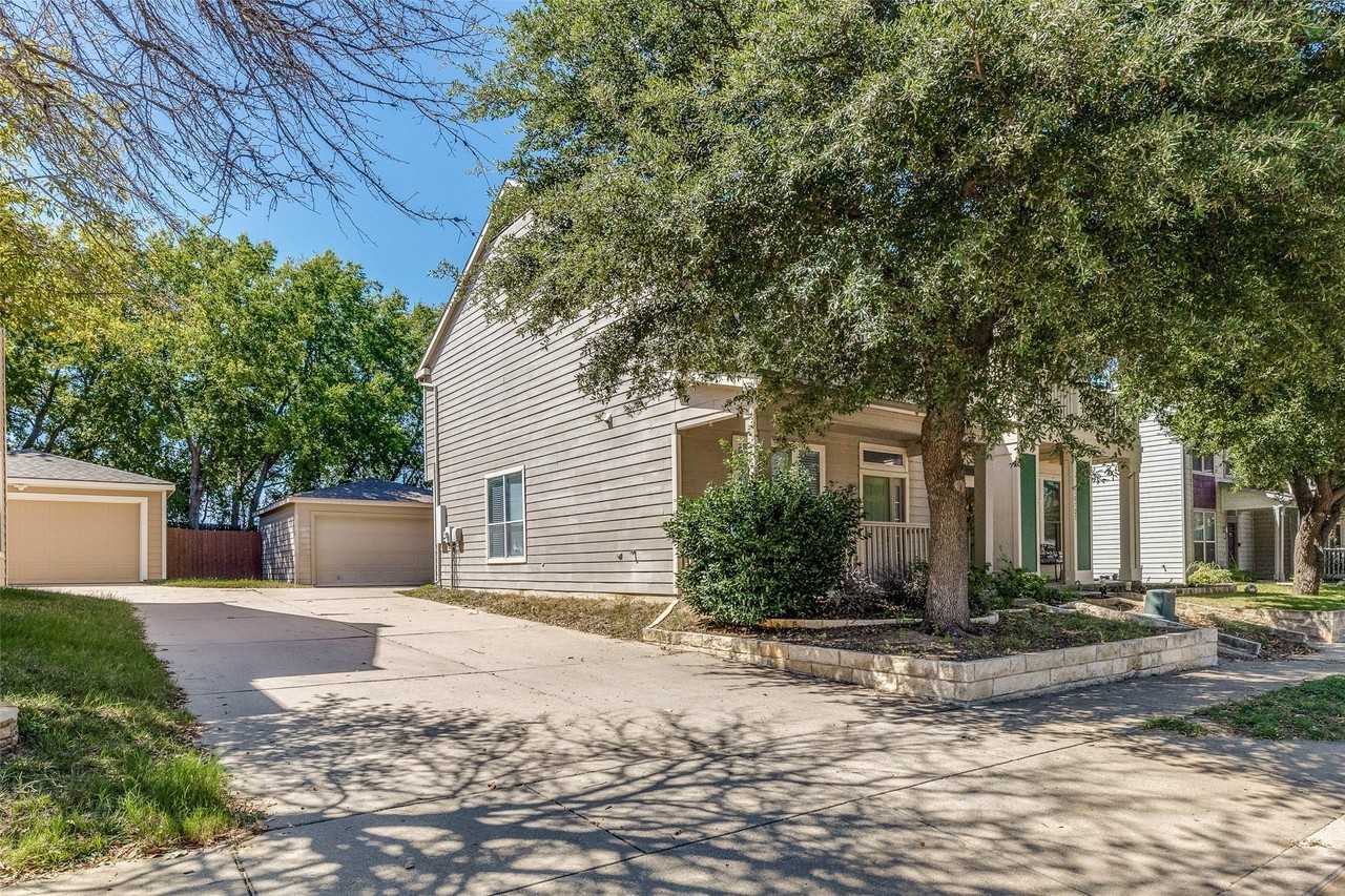 10721 Traymore Dr - Photo 2 of 28