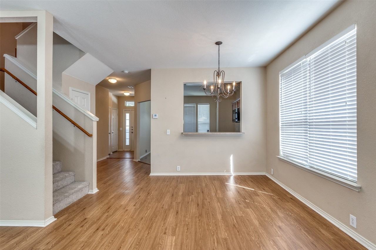 10721 Traymore Dr - Photo 4 of 28