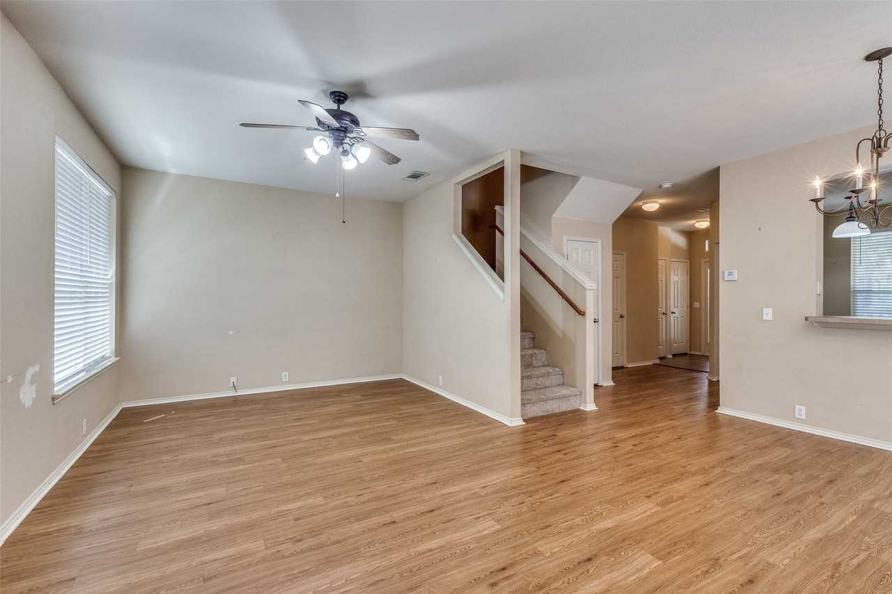 10721 Traymore Dr - Photo 5 of 28