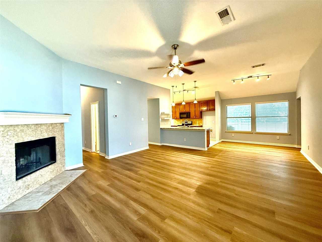 970 Fox Grove Ln - Photo 4 of 32