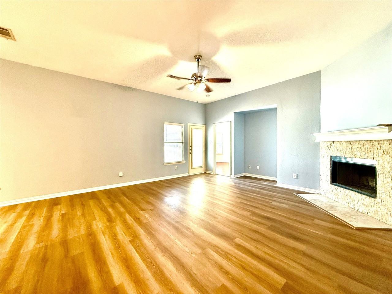 970 Fox Grove Ln - Photo 5 of 32
