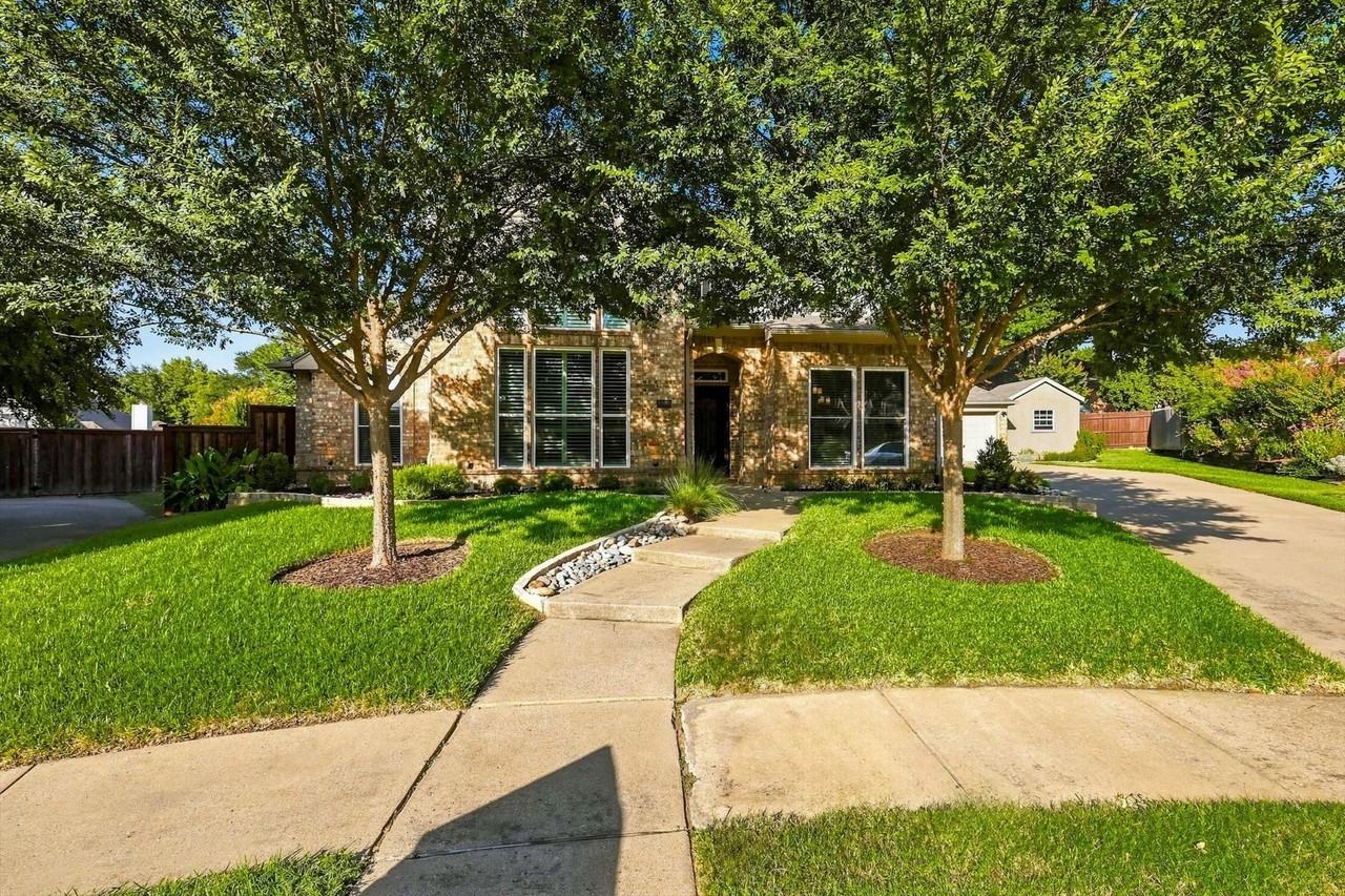 8809 Hedge Row Ct - Photo 2 of 39