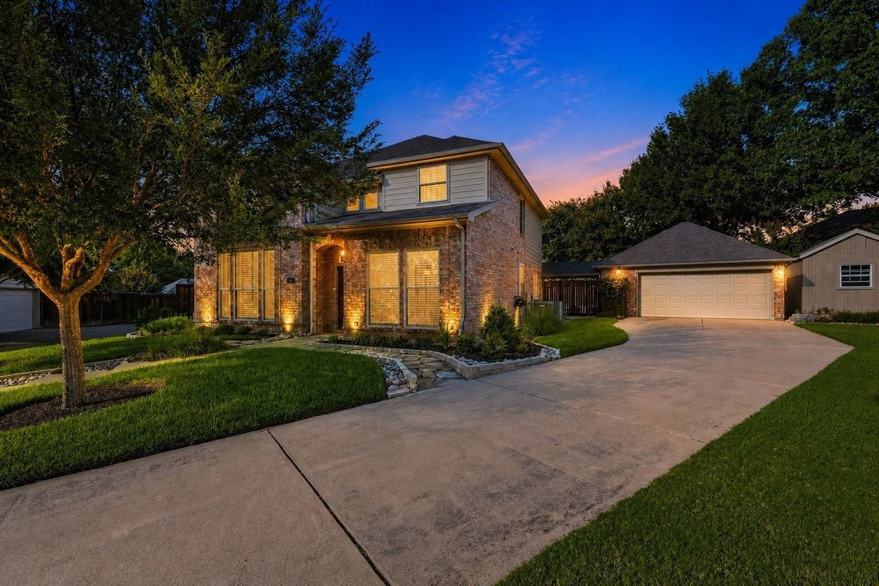 8809 Hedge Row Ct - Photo 4 of 39