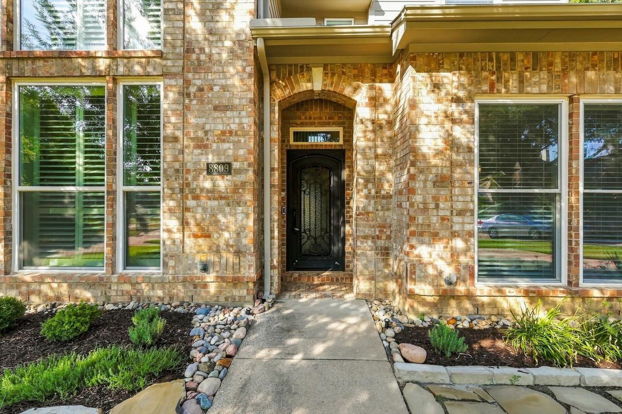 8809 Hedge Row Ct - Photo 5 of 39