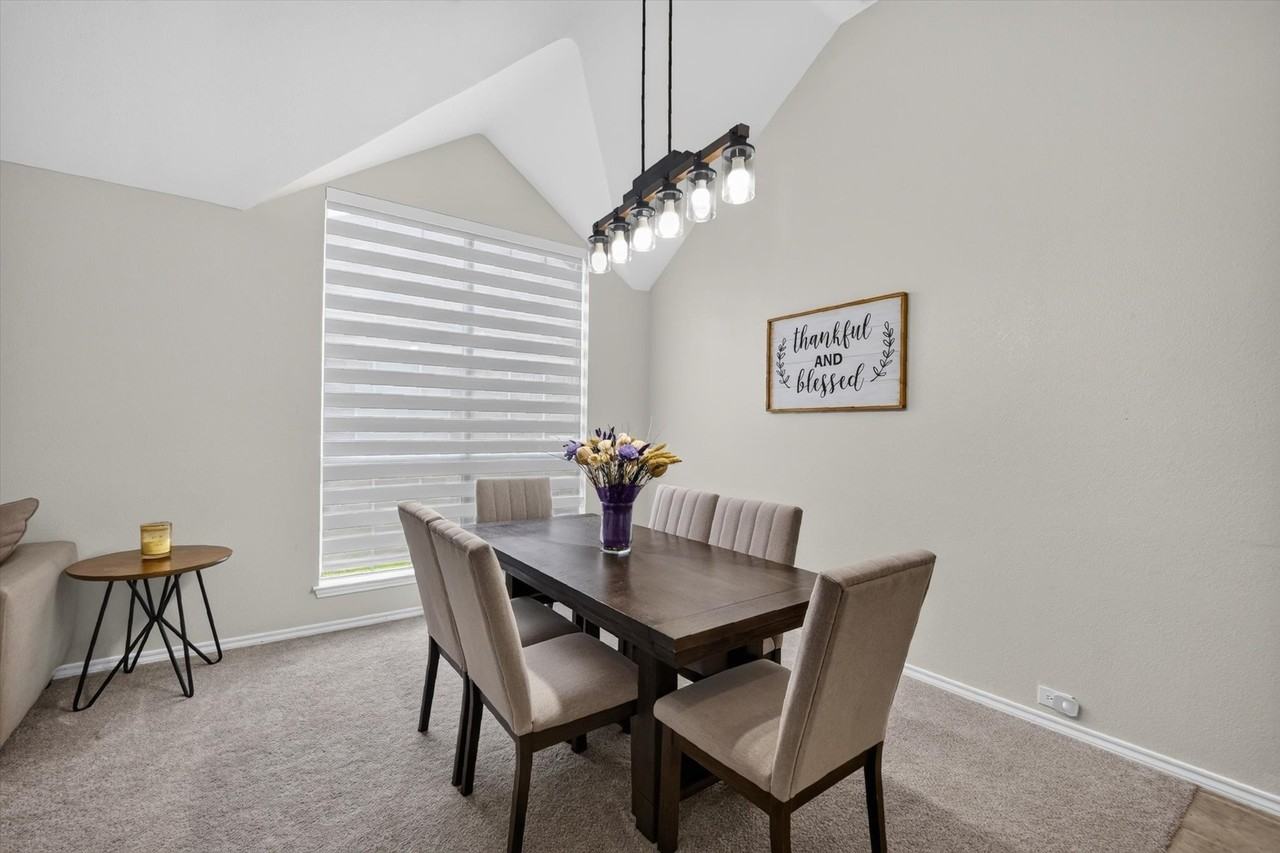 9906 Ashmont Dr - Photo 4 of 27