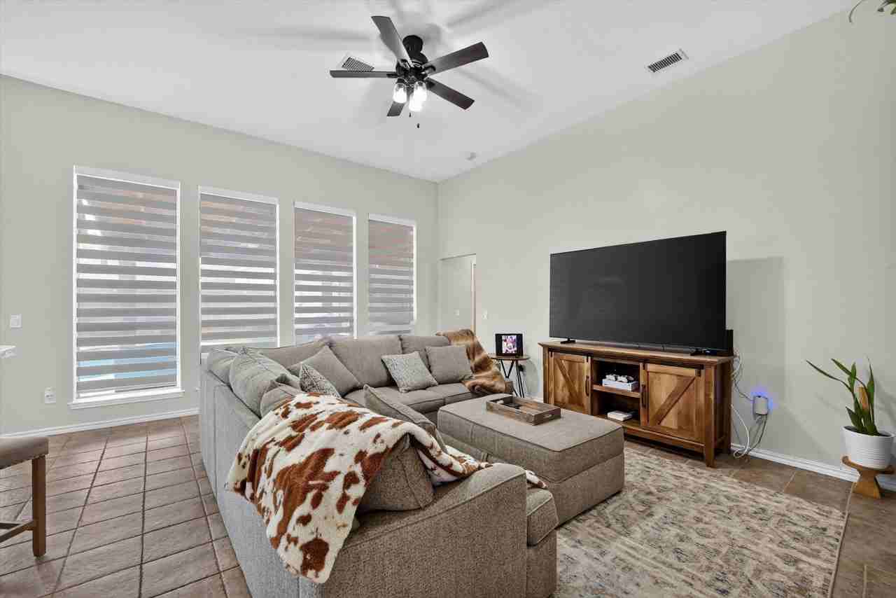 9906 Ashmont Dr - Photo 5 of 27
