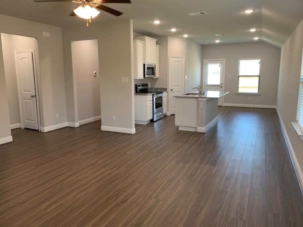 1414 Warringwood Dr - Photo 2 of 11