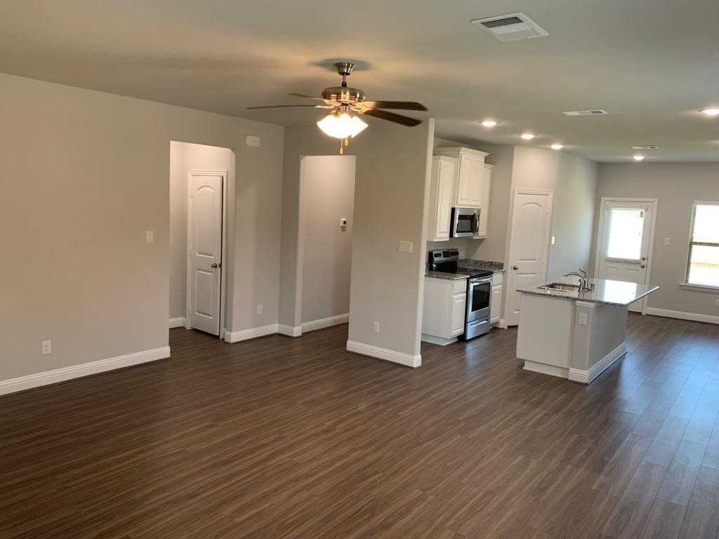 1414 Warringwood Dr - Photo 3 of 11