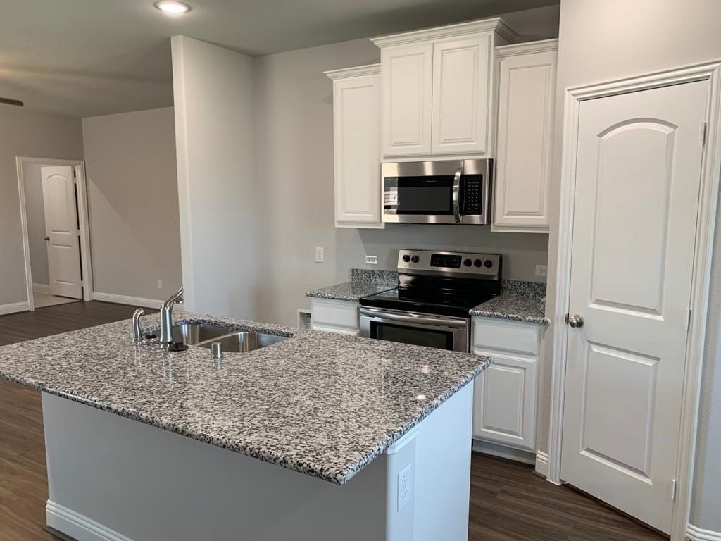 1414 Warringwood Dr - Photo 4 of 11