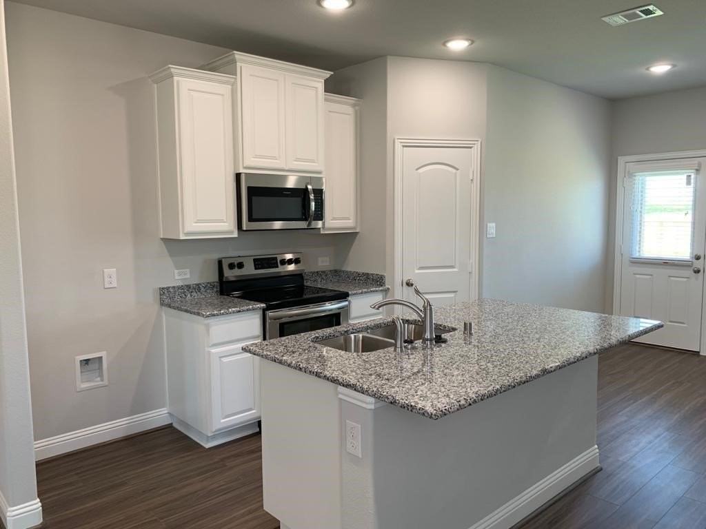 1414 Warringwood Dr - Photo 5 of 11