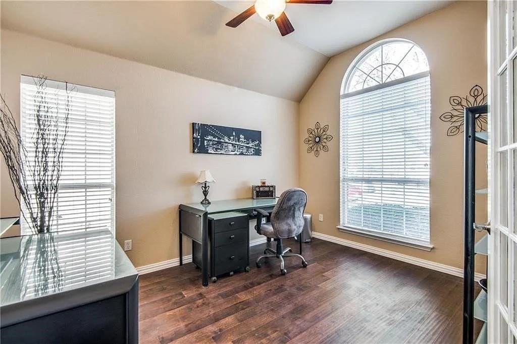 5645 Overland Dr - Photo 5 of 19