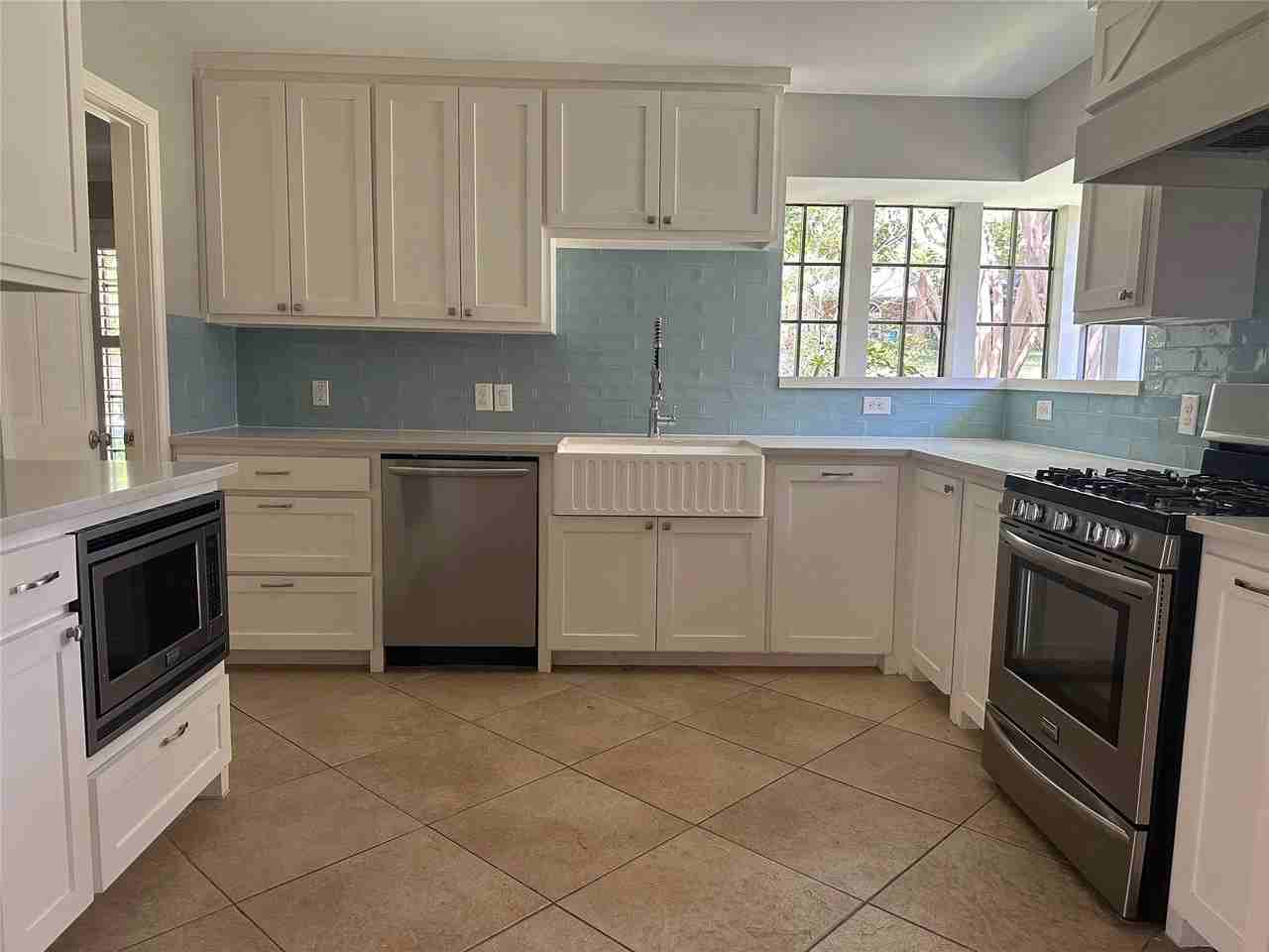 7010 Claybrook Dr - Photo 2 of 21