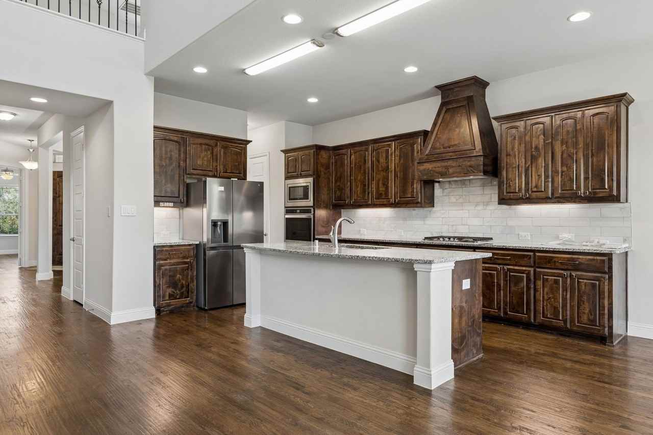 408 Worthing Way - Photo 4 of 40