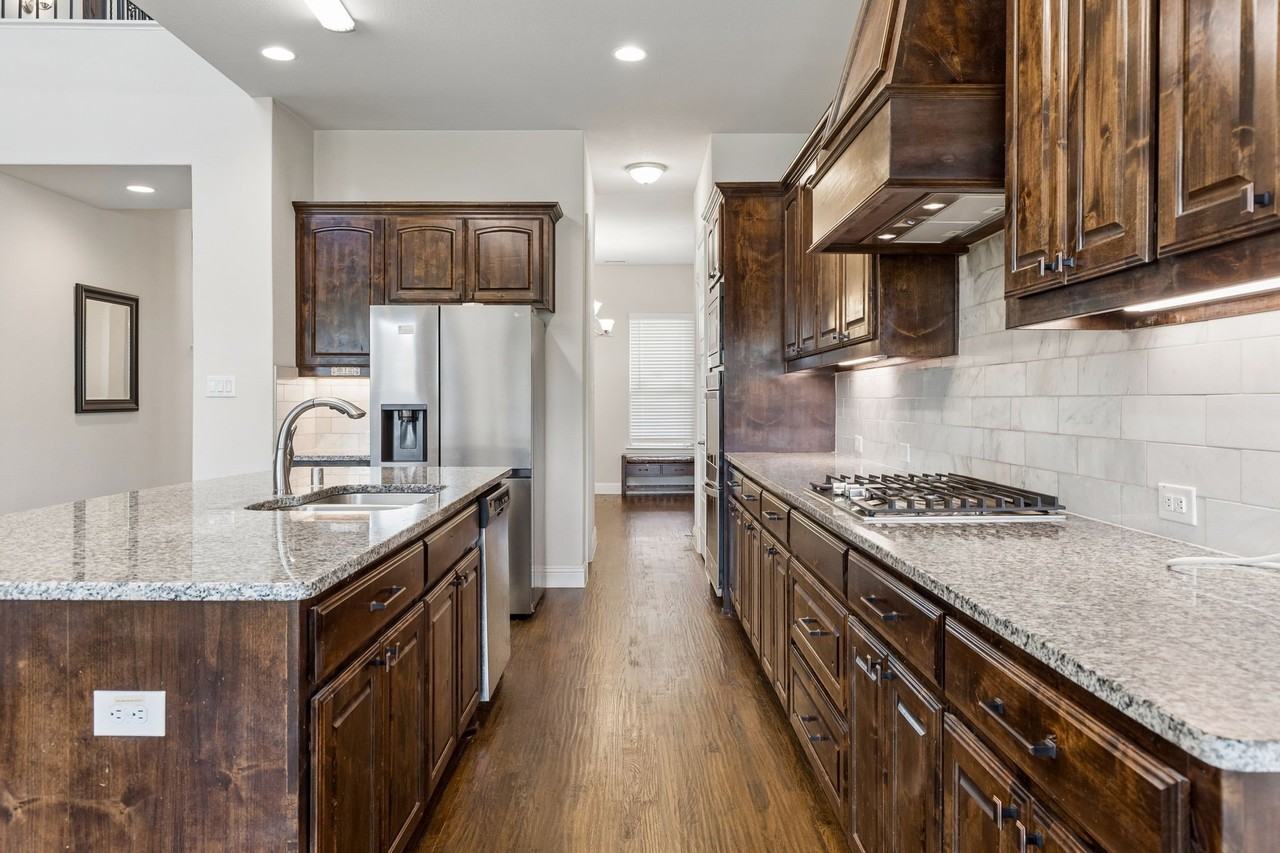 408 Worthing Way - Photo 5 of 40
