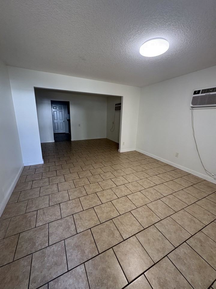 3513 Franklin Ave - Photo 2 of 12
