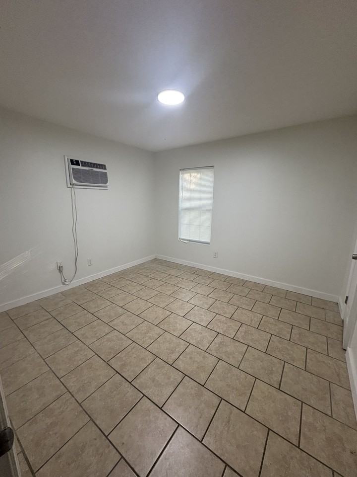 3513 Franklin Ave - Photo 4 of 12