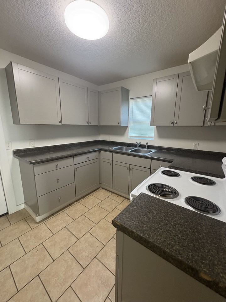 3513 Franklin Ave - Photo 5 of 12